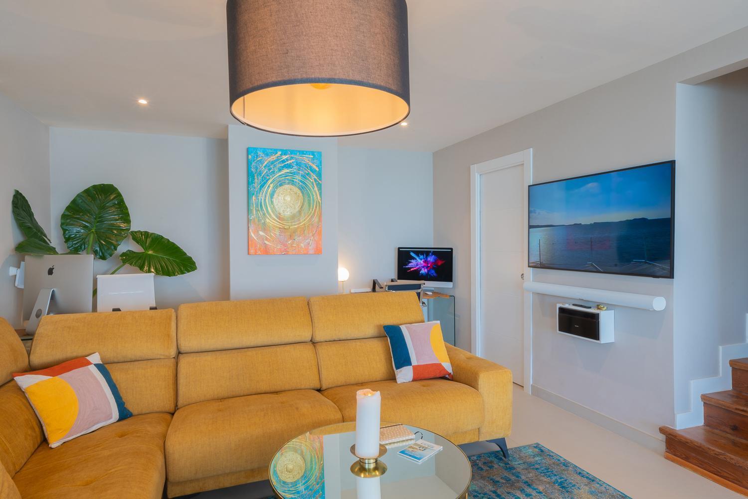 Seaside Tranquility And Urban Luxury - Stylish Duplex In W Jacuzzi Torremolinos