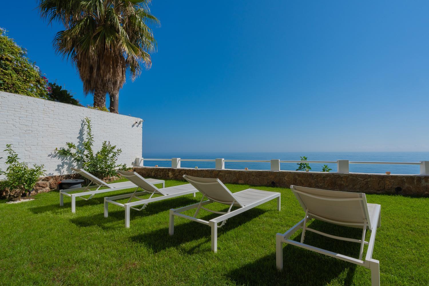Seaside Tranquility And Urban Luxury - Stylish Duplex In W Jacuzzi