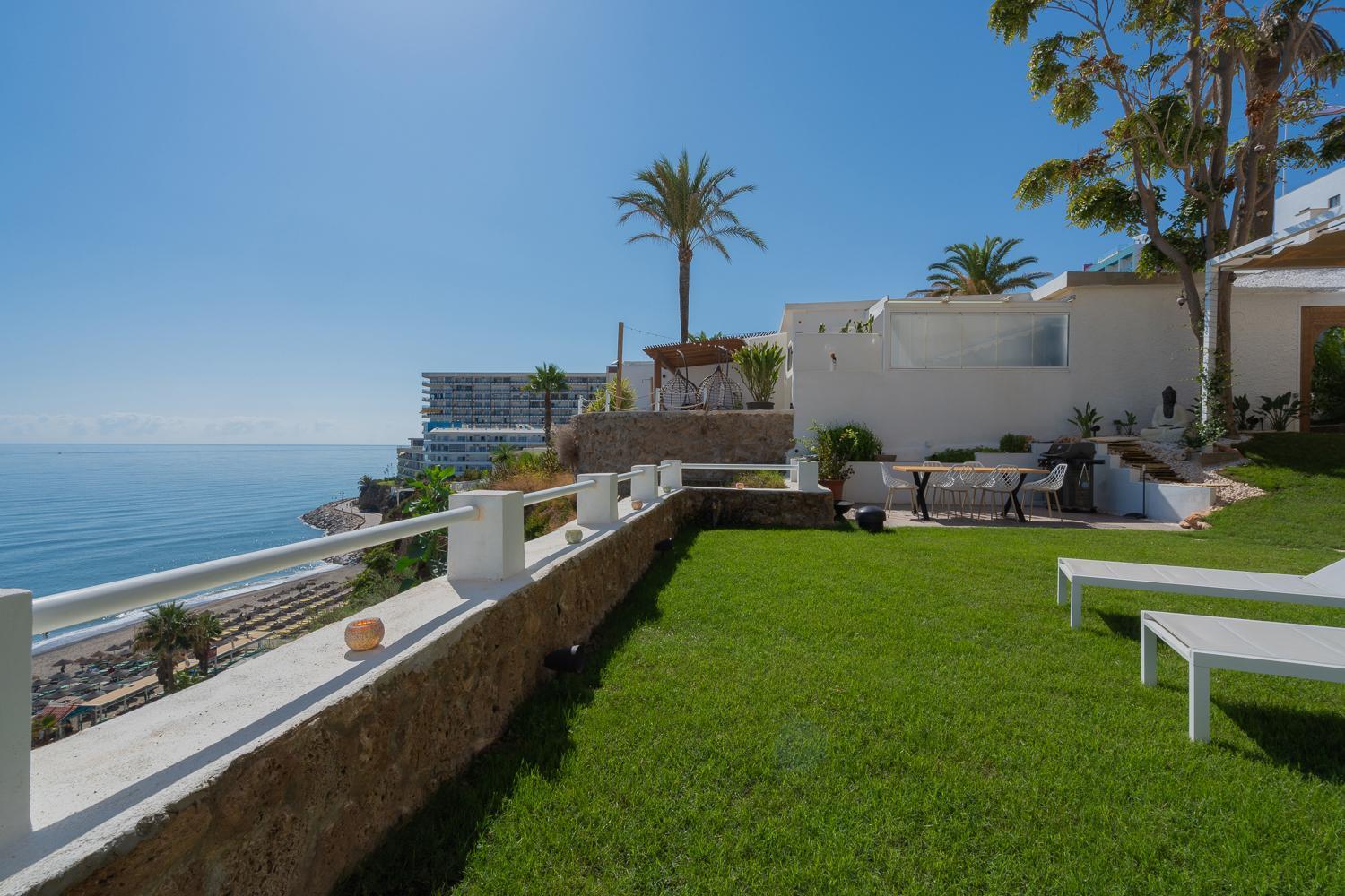 Apartment Seaside Tranquility And Urban Luxury - Stylish Duplex In W Jacuzzi Torremolinos