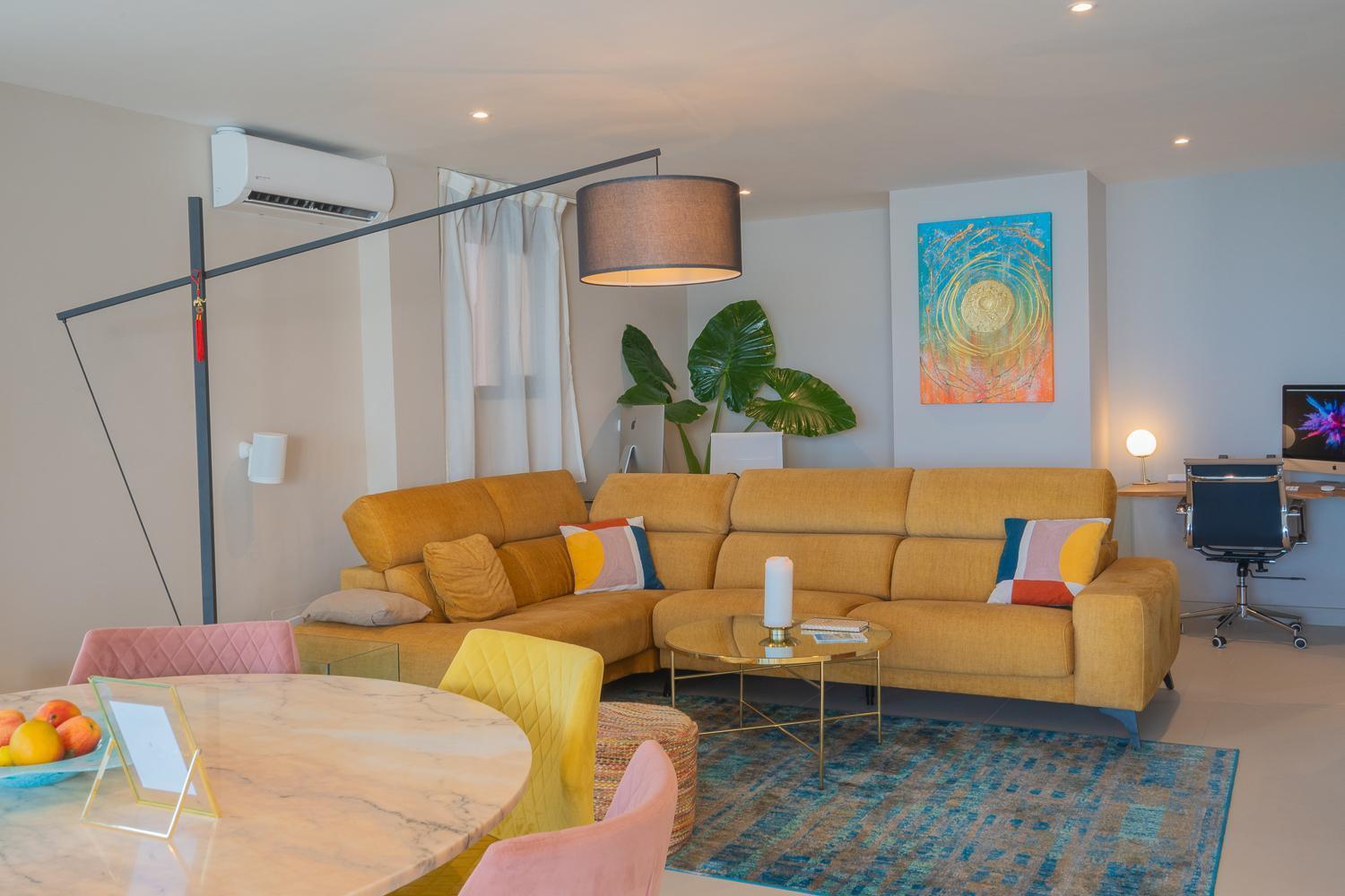 Seaside Tranquility And Urban Luxury - Stylish Duplex In W Jacuzzi Apartment Torremolinos