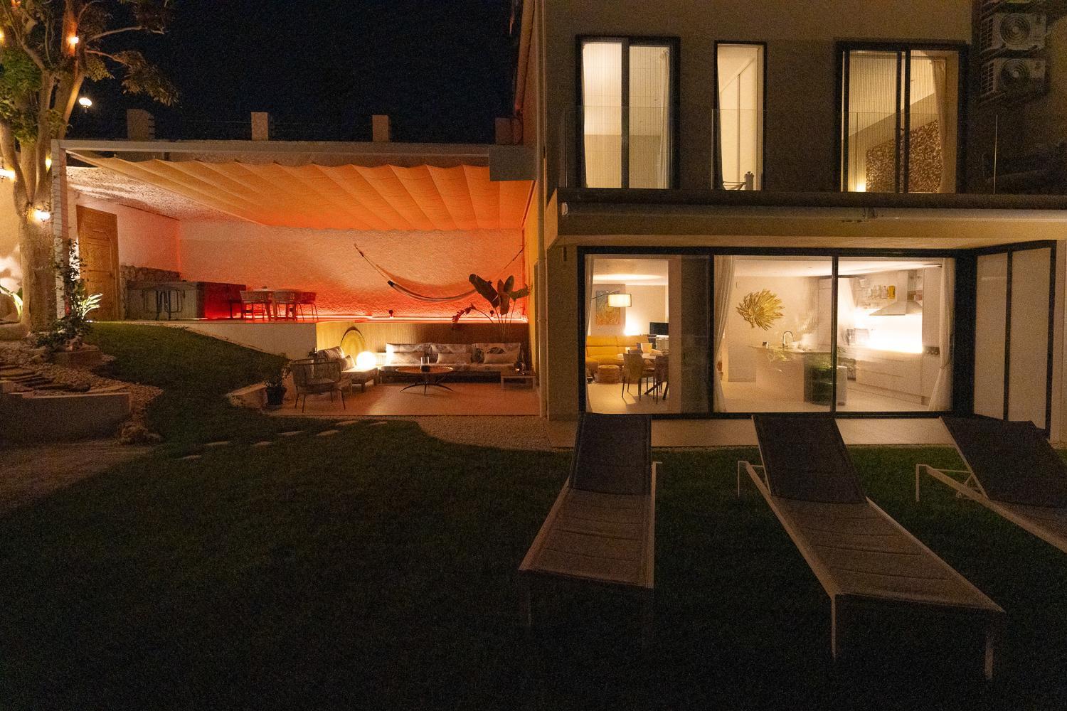 Seaside Tranquility And Urban Luxury - Stylish Duplex In W Jacuzzi *