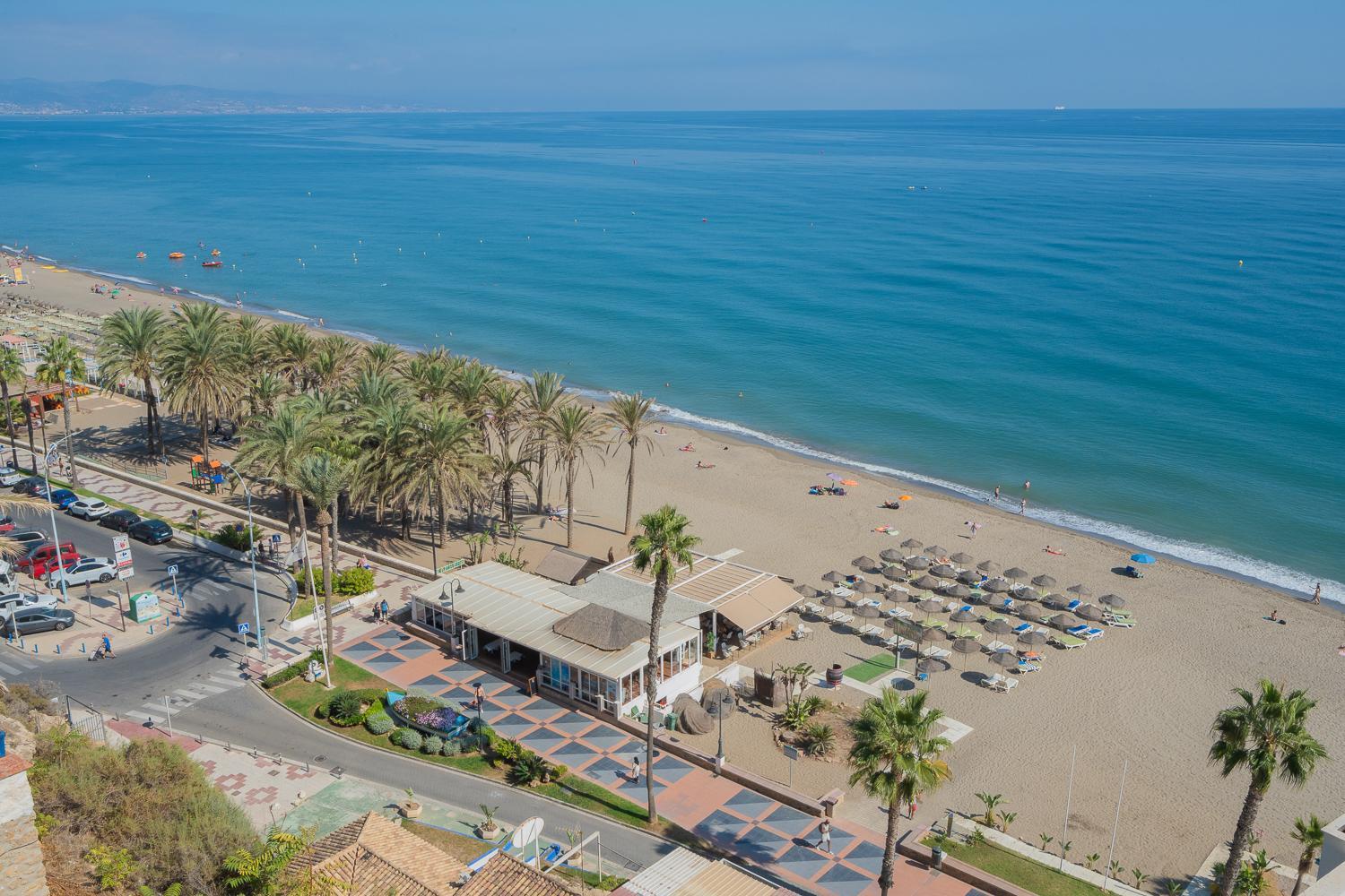 Seaside Tranquility And Urban Luxury - Stylish Duplex In W Jacuzzi Apartment