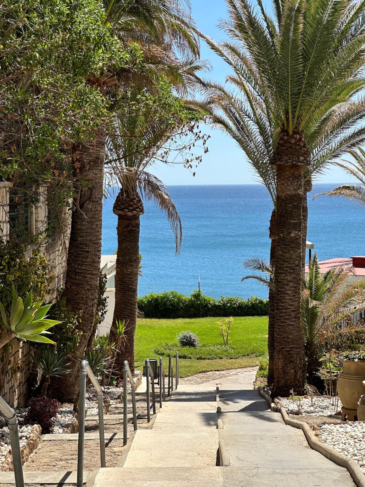 Seaside Tranquility And Urban Luxury - Stylish Duplex In W Jacuzzi Apartment