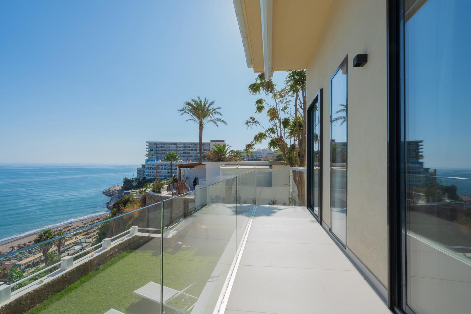 Seaside Tranquility And Urban Luxury - Stylish Duplex In W Jacuzzi * Torremolinos