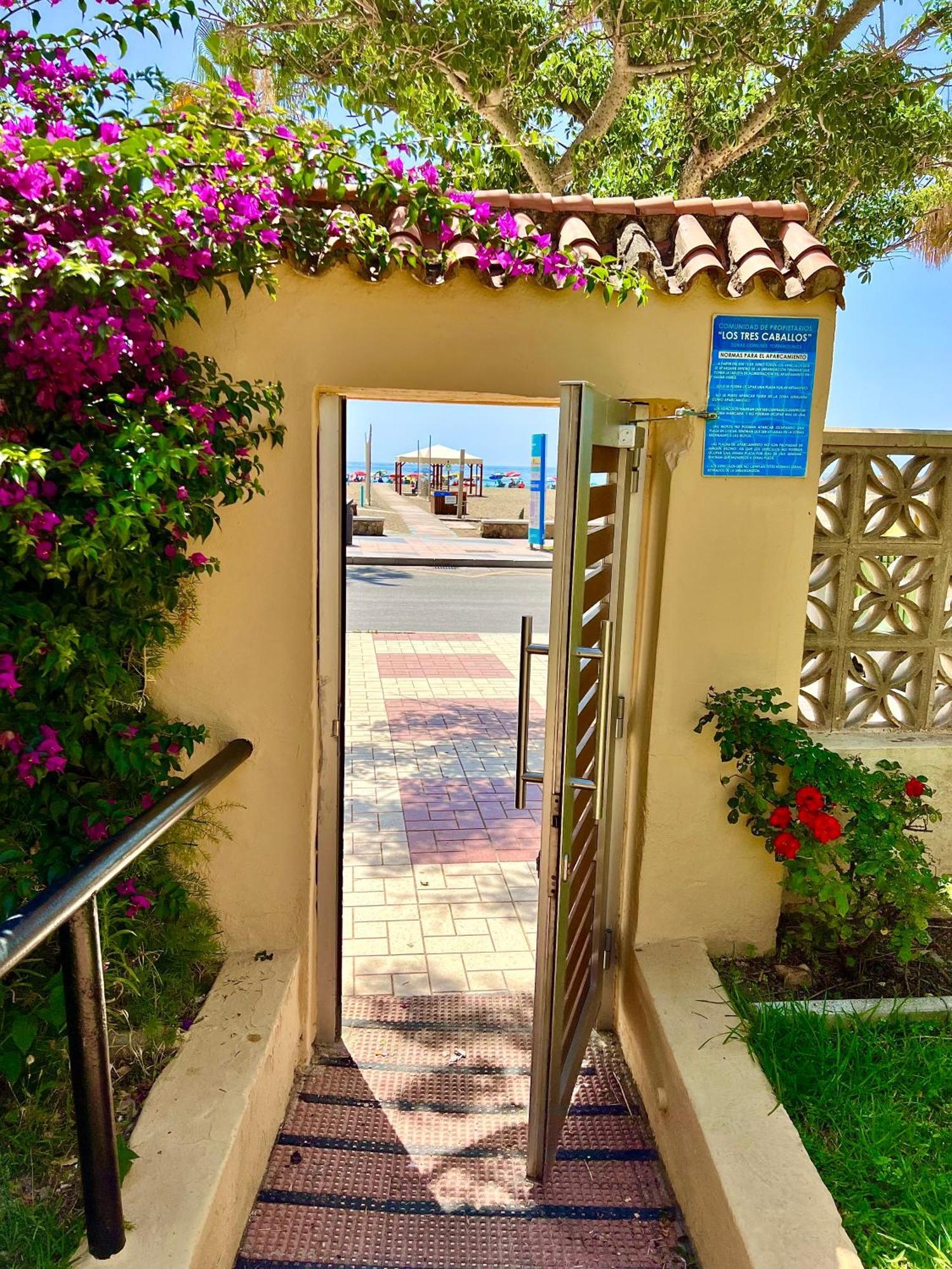 Apartment First Line Beach, Tenniscourt And Pool