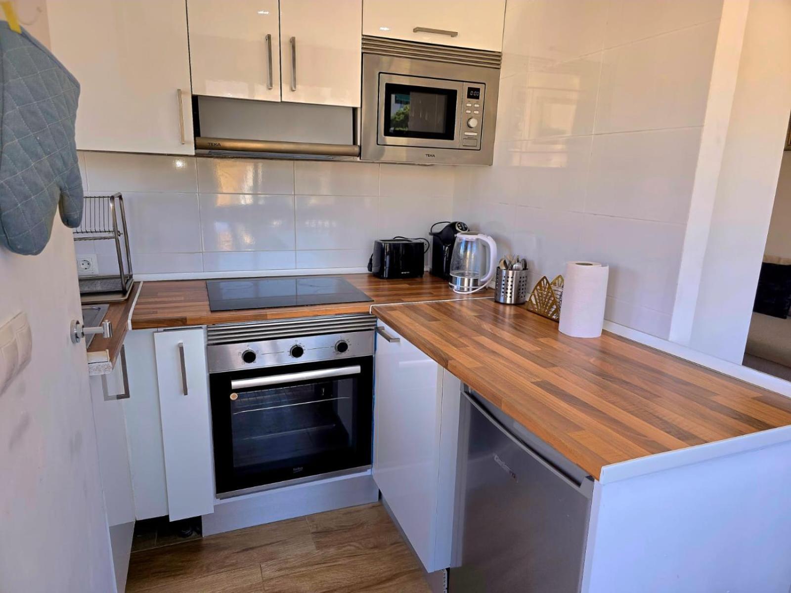 Nogalera Rainbow, 2-bedroom With Pool And Parking Apartment Torremolinos
