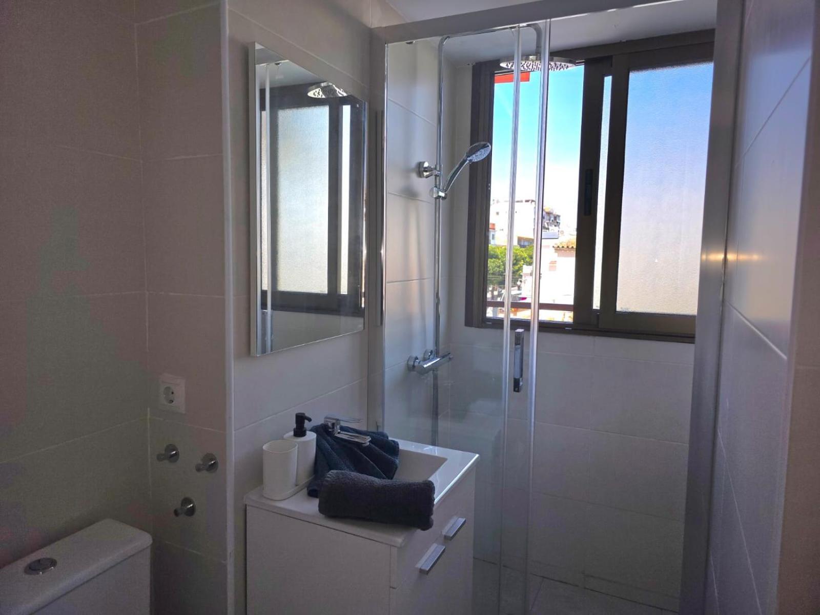 Nogalera Rainbow, 2-bedroom With Pool And Parking *