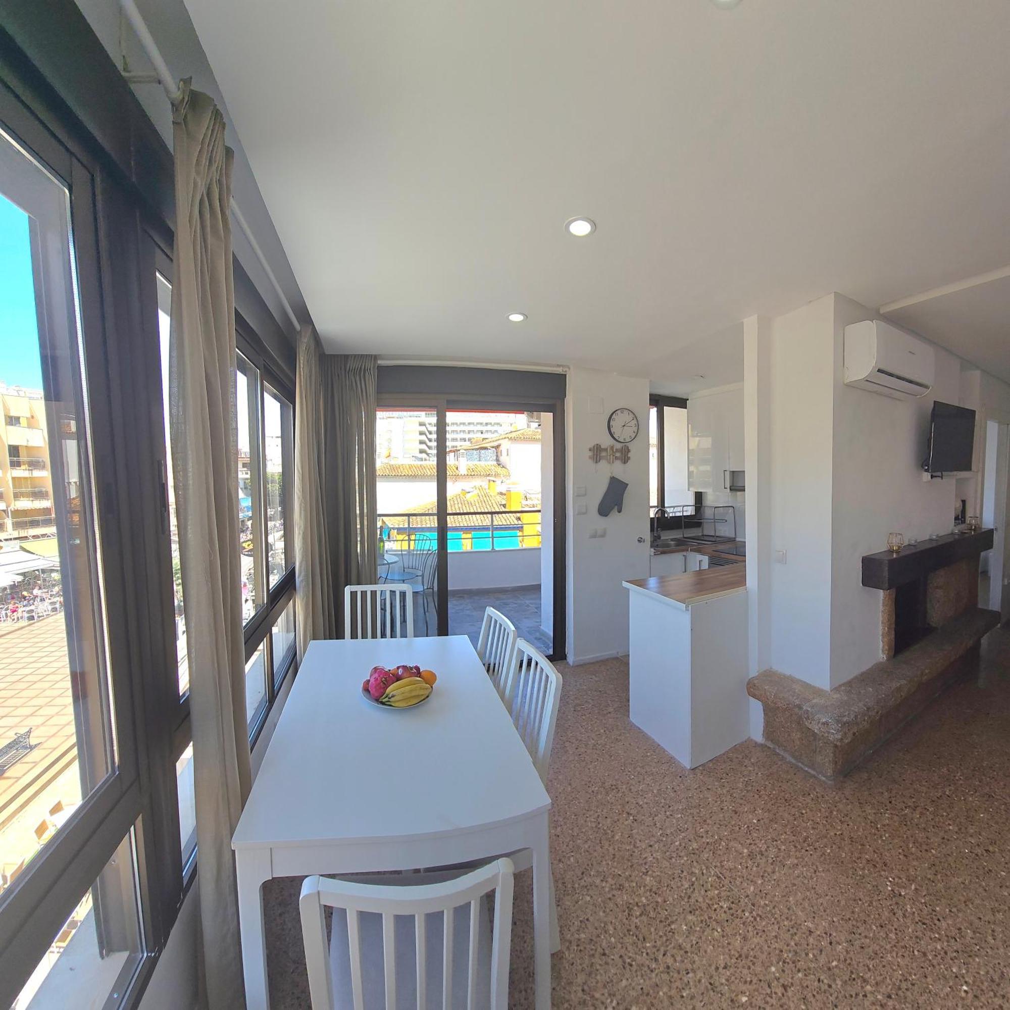 Nogalera Rainbow, 2-bedroom With Pool And Parking Apartment *