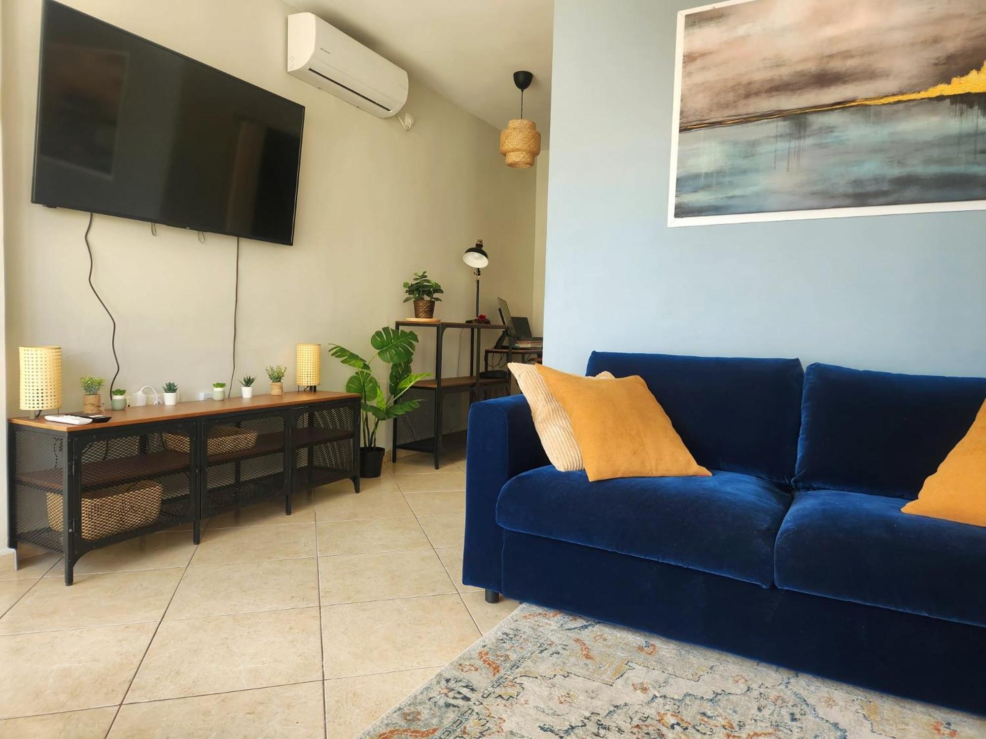 The American Dream - One Bedroom With Stunning Views Apartment *