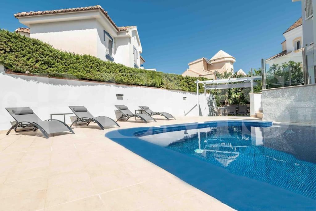 Full House With Pool, Bbq And Garden By Rems Holiday home *