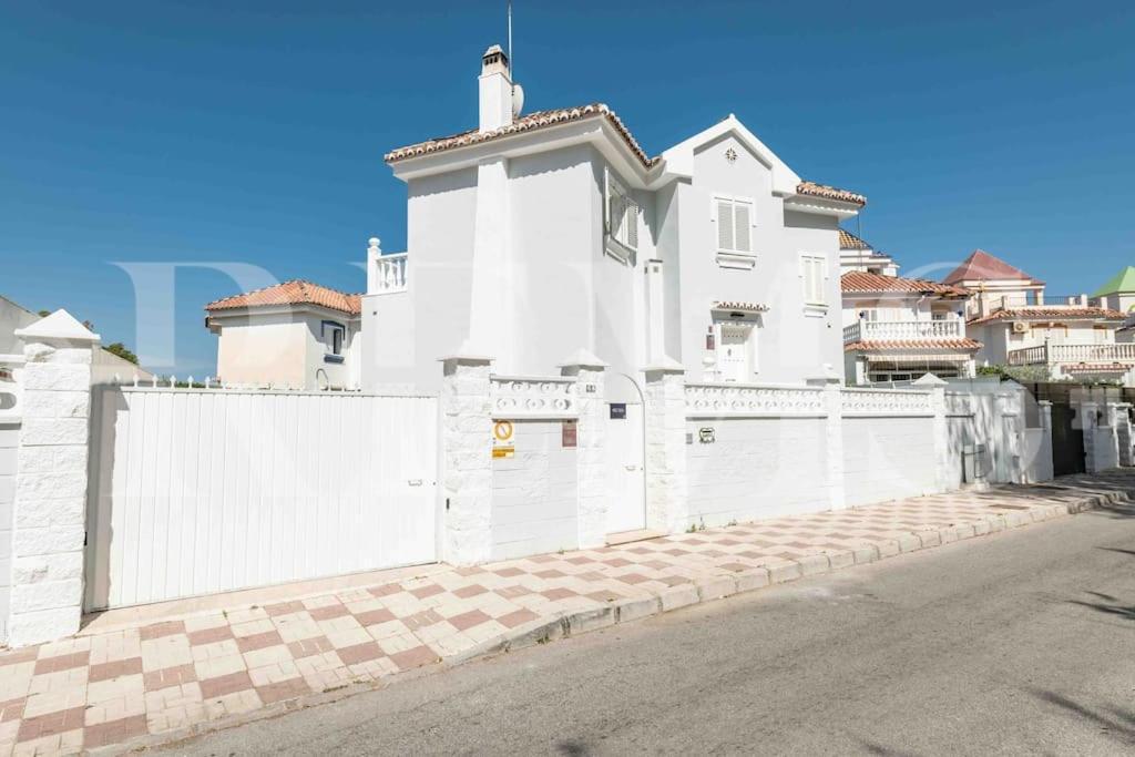 Full House With Pool, Bbq And Garden By Rems Holiday home Torremolinos