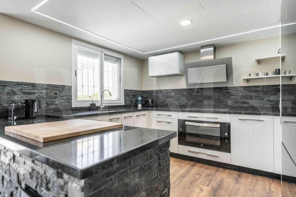 Full House With Pool, Bbq And Garden By Rems Torremolinos