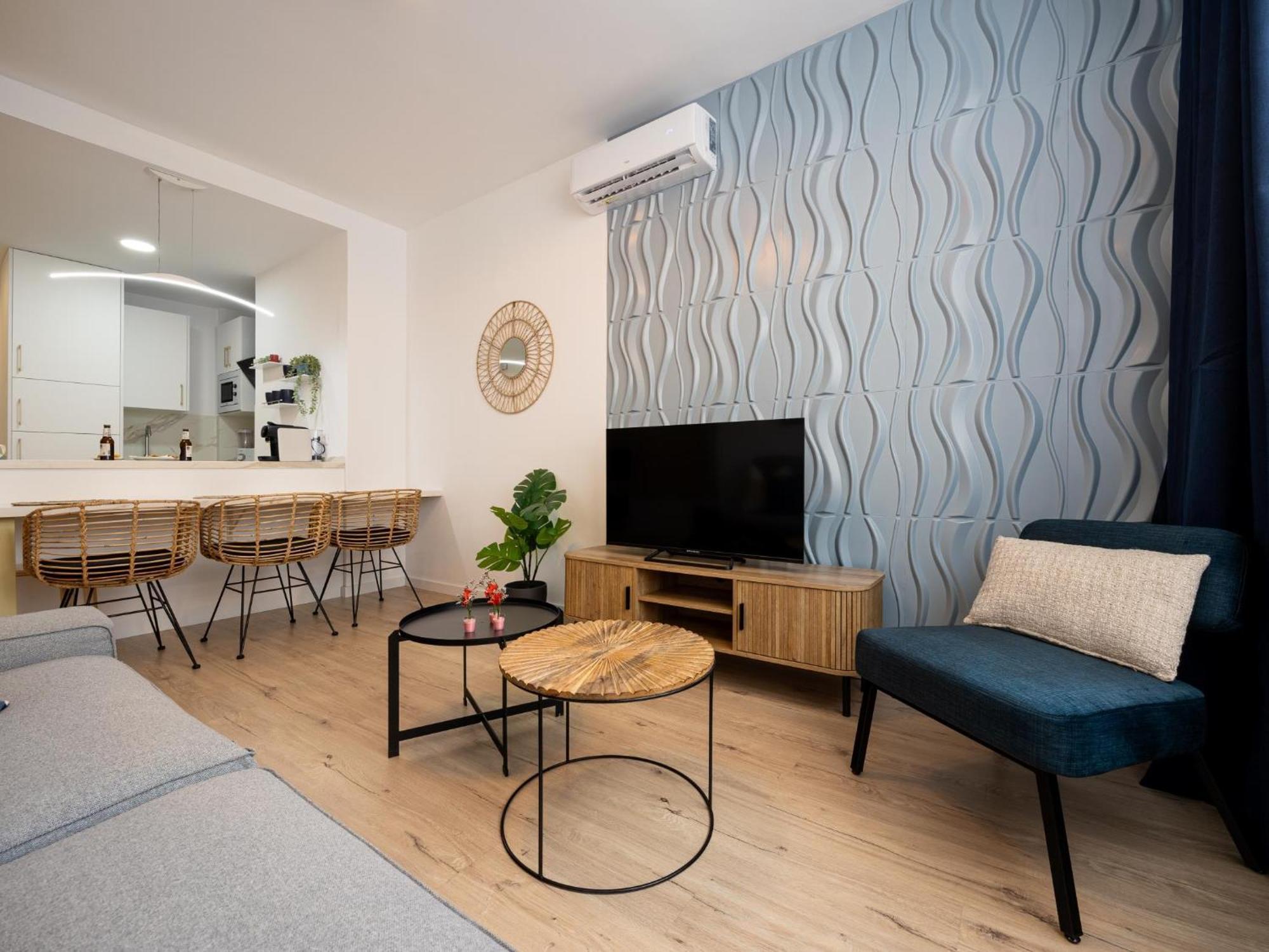 3 Pax Renovado Centro Wifi Ascensor Playa A 5 Min Parking Torremolinos