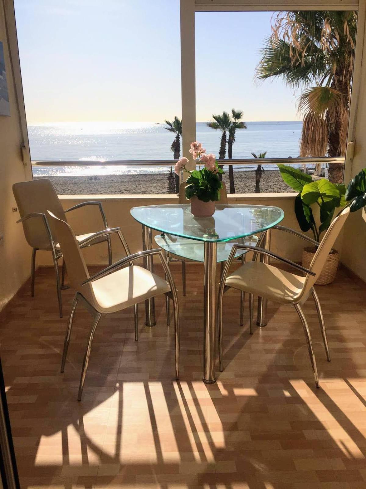 Tess Apartamento Frontbeach La Roca Chica Torremolinos