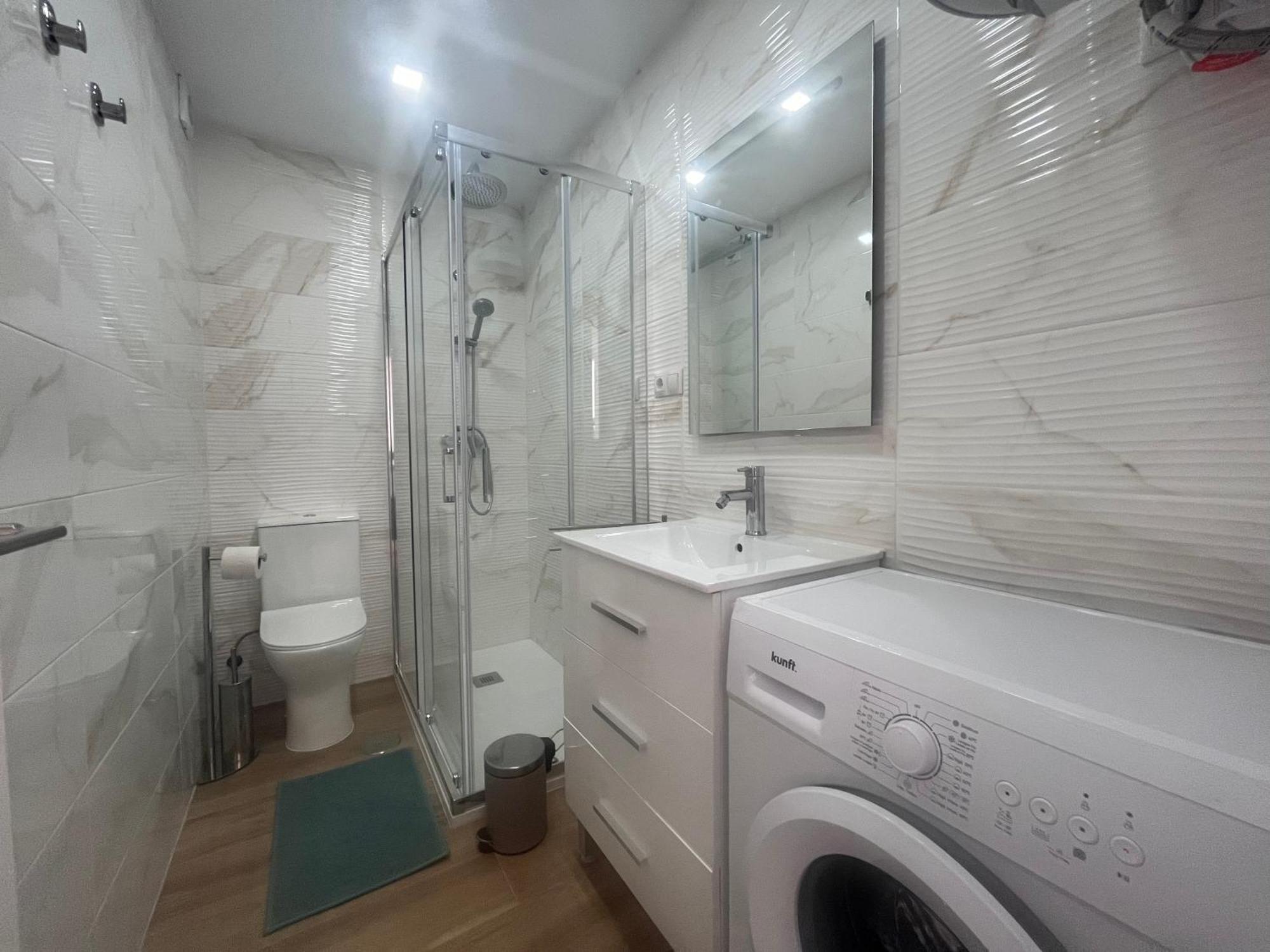 Appartement Lidia Planta 1, La Carihuela 1ª Linea Playa, Vistas Mar, 1 Dormitorio, 52 M2, 1-3 Huesped, Amplio Balcon, Wifi *