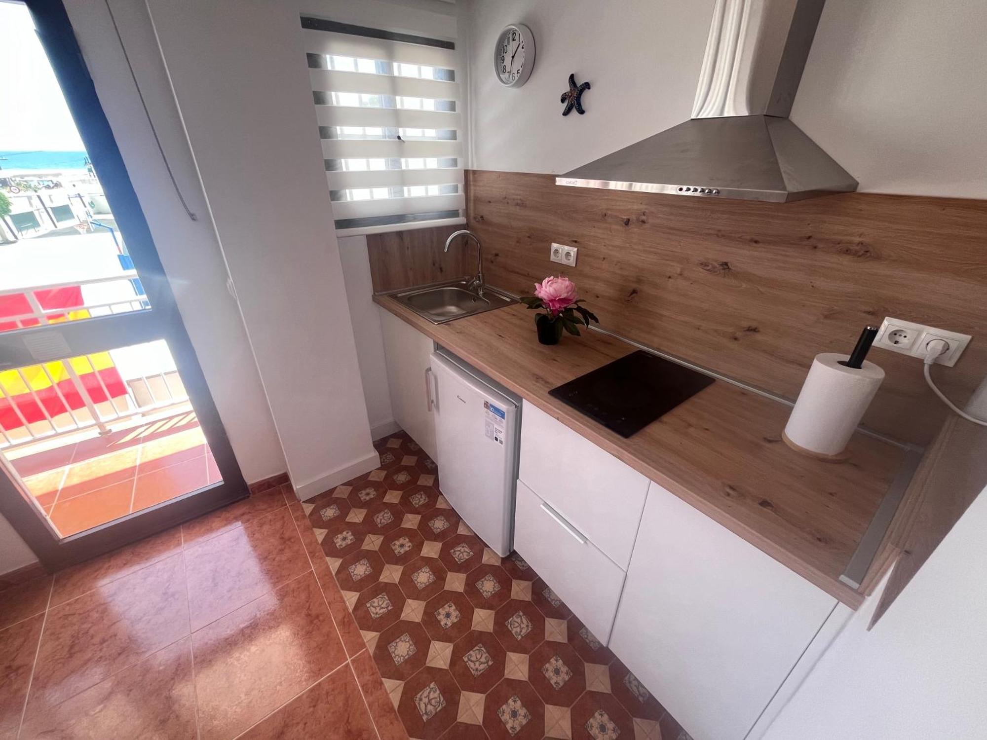 Appartement Lidia Planta 1, La Carihuela 1ª Linea Playa, Vistas Mar, 1 Dormitorio, 52 M2, 1-3 Huesped, Amplio Balcon, Wifi Torremolinos