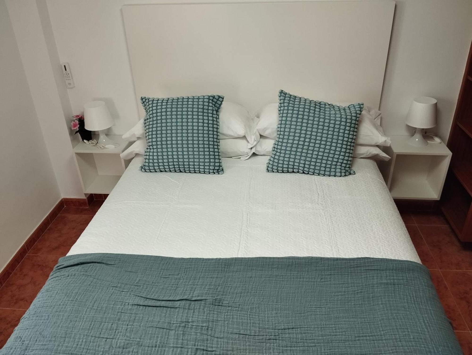 Lidia Planta 1, La Carihuela 1ª Linea Playa, Vistas Mar, 1 Dormitorio, 52 M2, 1-3 Huesped, Amplio Balcon, Wifi * Torremolinos