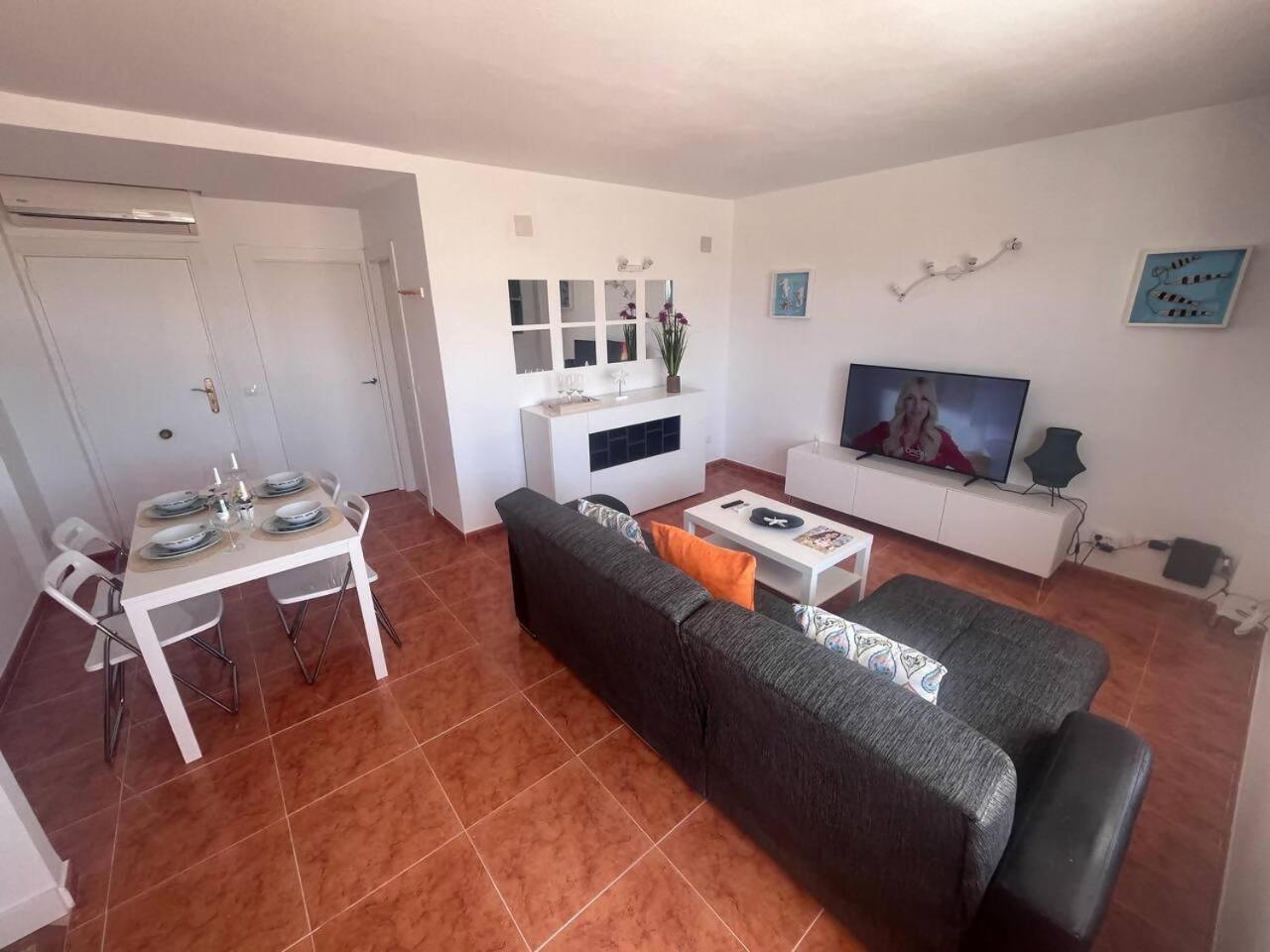 Appartement Lidia Planta 1, La Carihuela 1ª Linea Playa, Vistas Mar, 1 Dormitorio, 52 M2, 1-3 Huesped, Amplio Balcon, Wifi