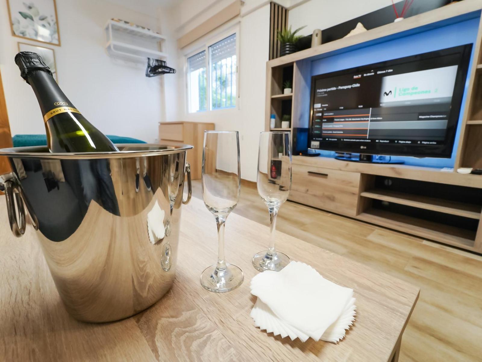 Playa La Carihuela Con Piscina Wi-fi Apartamento Torremolinos