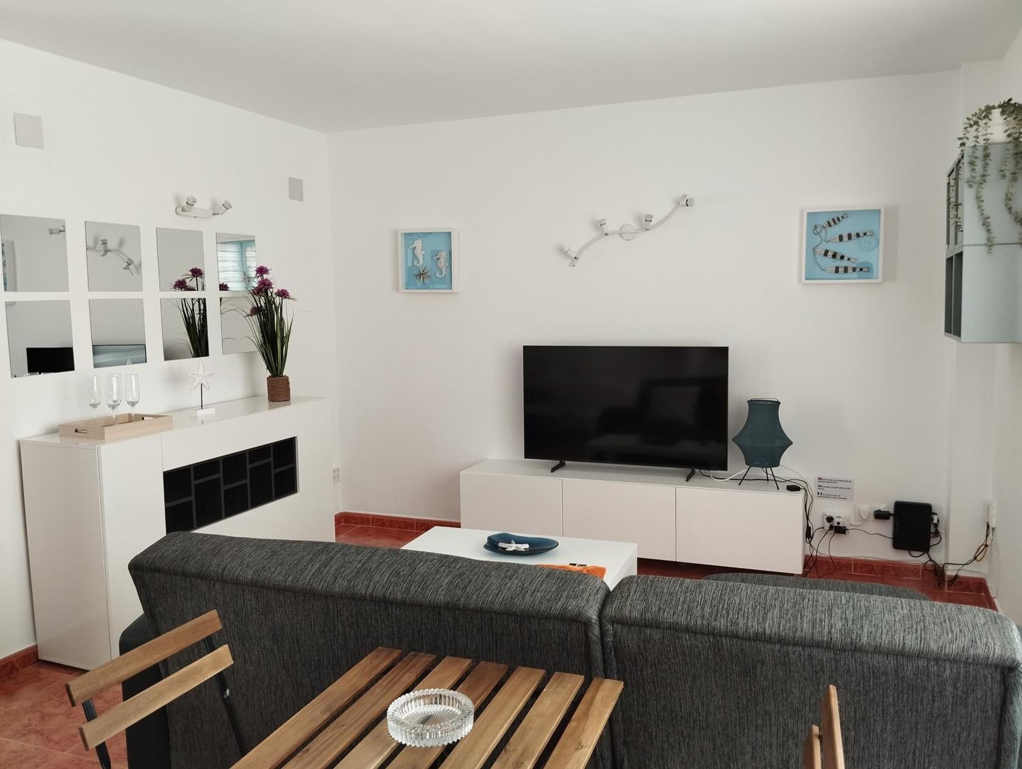 Appartement Lidia Planta 1, La Carihuela 1ª Linea Playa, Vistas Mar, 1 Dormitorio, 52 M2, 1-3 Huesped, Amplio Balcon, Wifi *