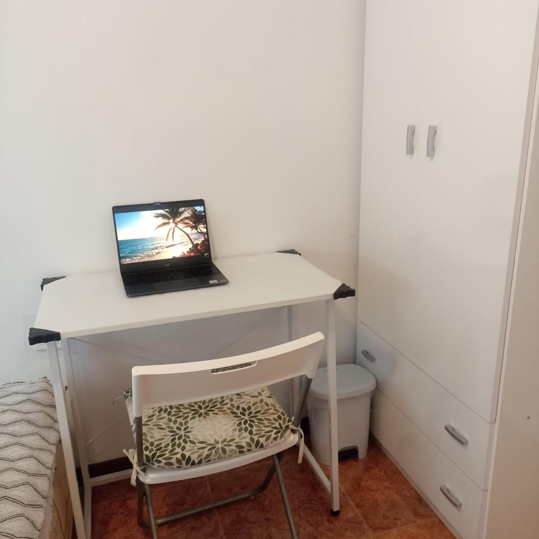 Piso Completo Cerca De Playa Y Estacion Tren Torremolinos