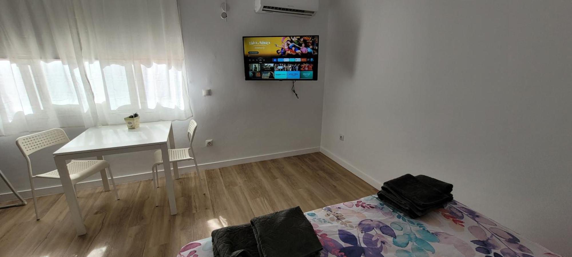 Apartment Estudio En Torremolinos - La Carihuela - Wifi 365 Mbps - Fire Stick Amazon - Playa A 50 Metros