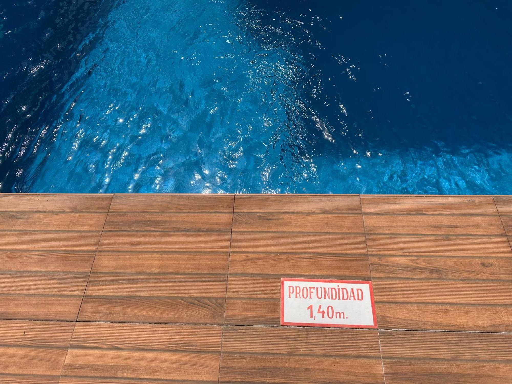 Cozy- 100m From The With Pool & Perfect For2 Apartment