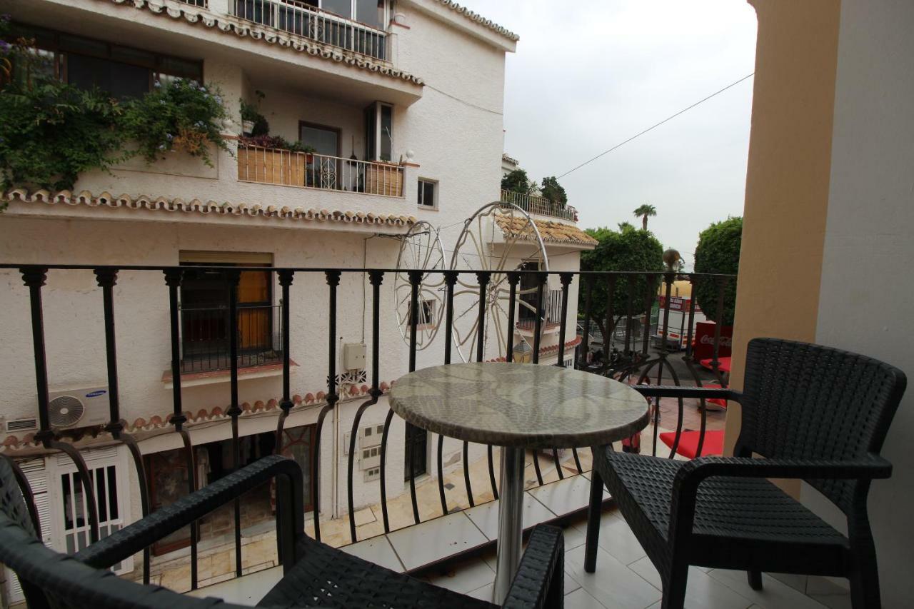 Carihuela Beach - Plaza Del Remo Torremolinos