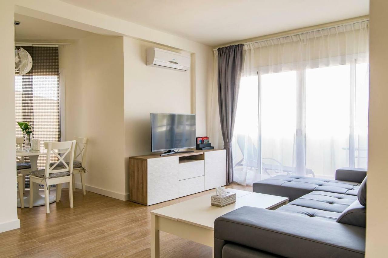 New Near The & Train Station In Club Playa Flores Apartamento *