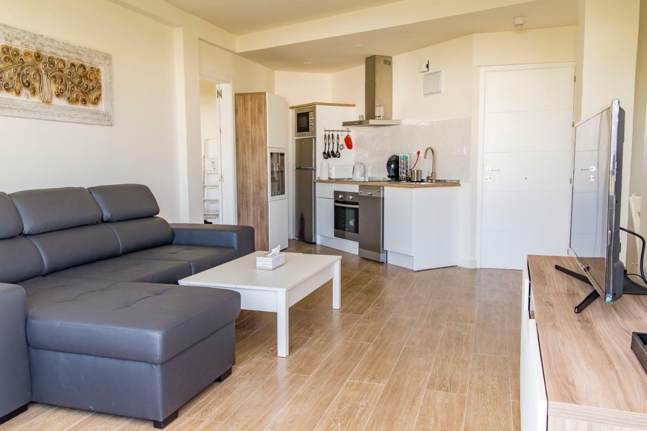 Apartamento New Near The & Train Station In Club Playa Flores