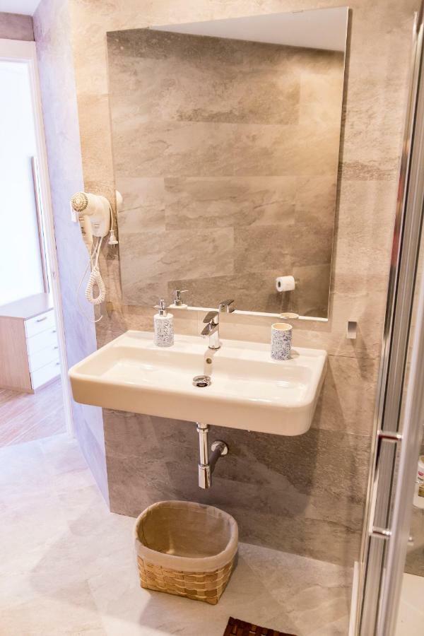 Apartamento New Near The & Train Station In Club Playa Flores