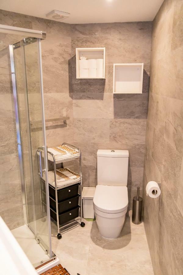 New Near The & Train Station In Club Playa Flores Apartamento