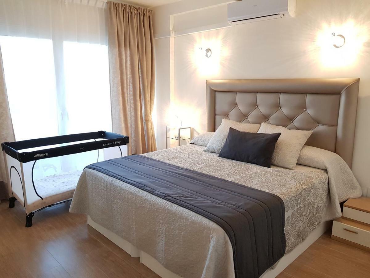 New Near The & Train Station In Club Playa Flores Apartamento